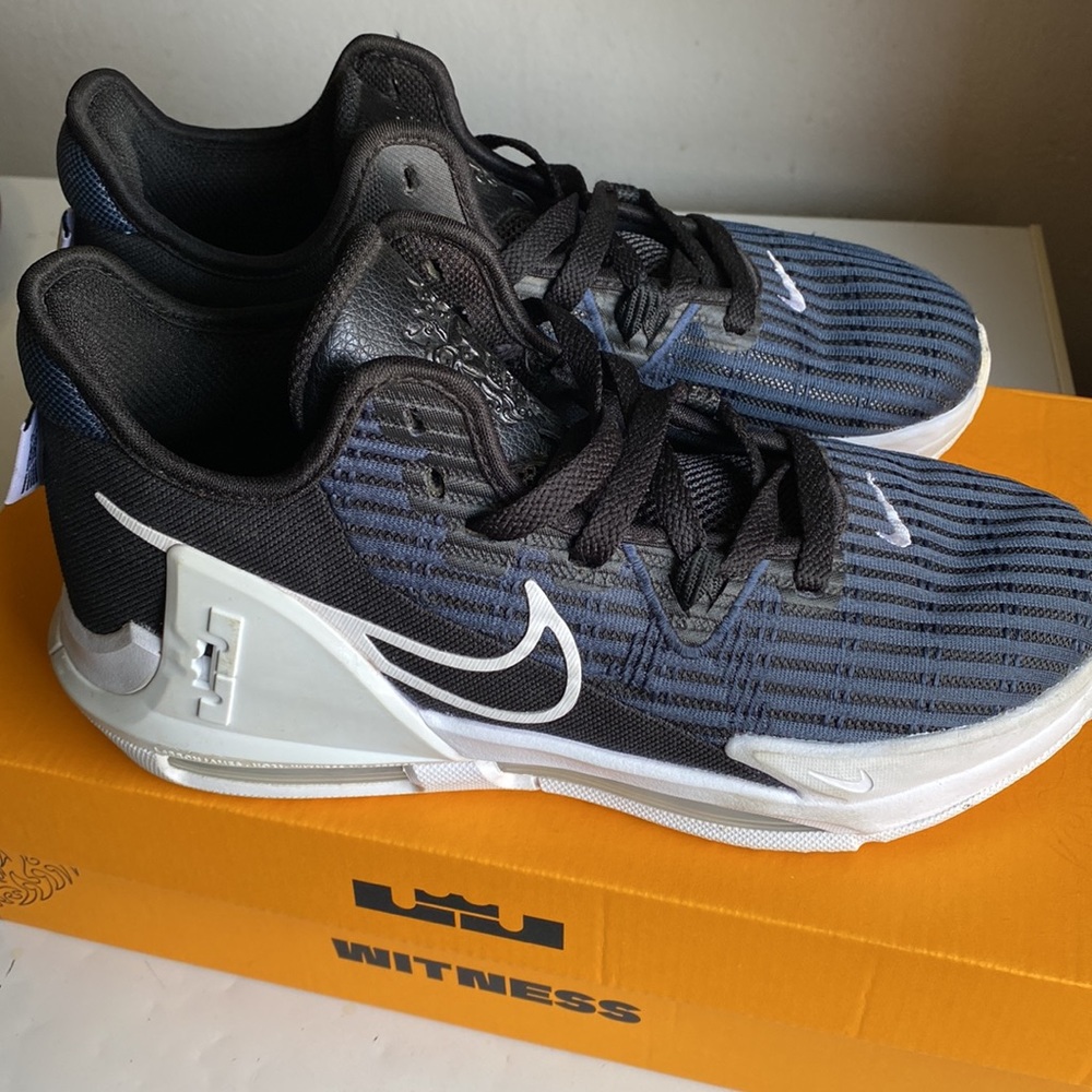 Kids Youth Lebron Witness Sneakers